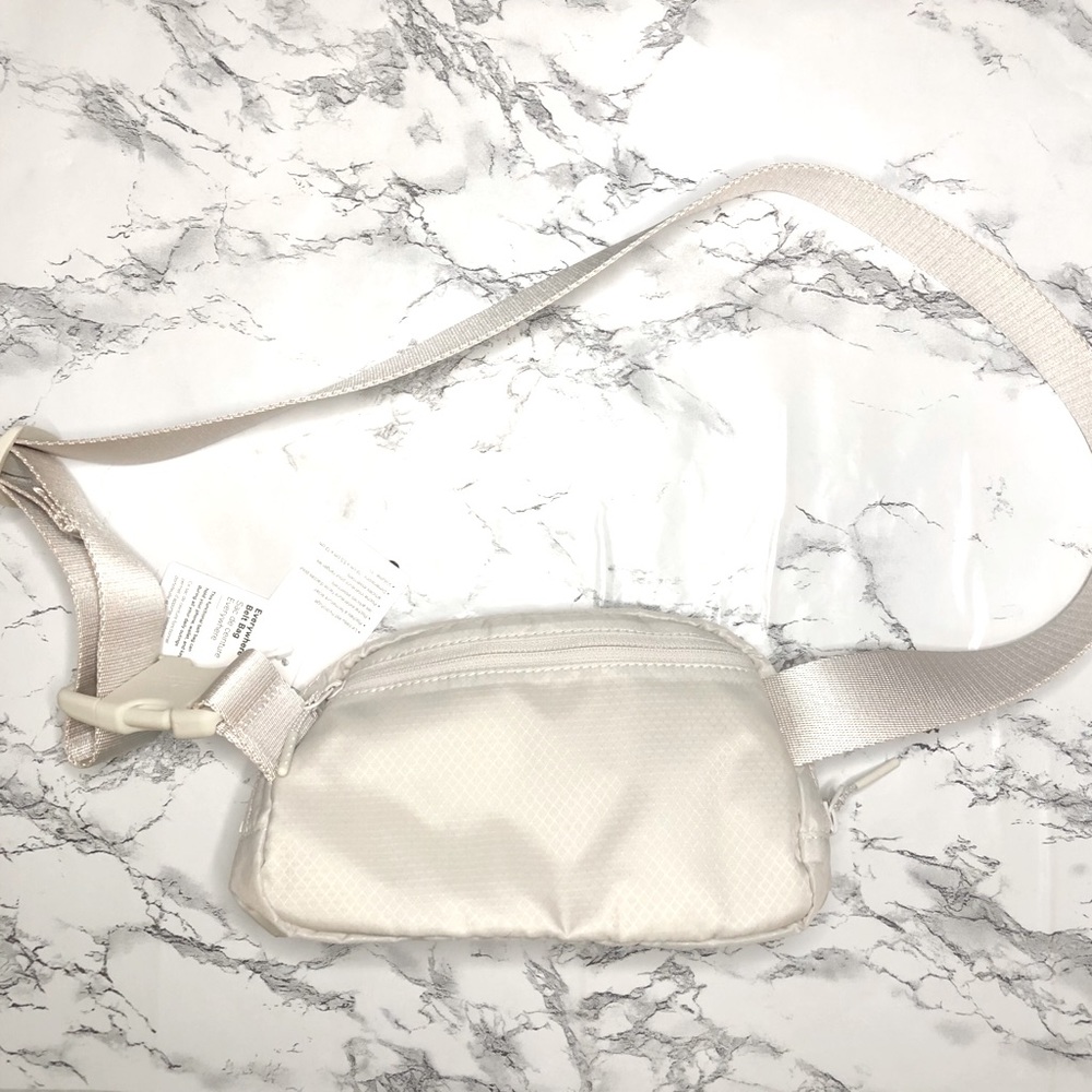 Lululemon Everywhere Belt Bag 1L OG White Opal - Picture 10 of 12